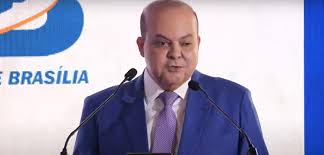 “Solução Precisa Ser Compartilhada”: Ibaneis Rocha Apoia Ação Privada no Caso Banco Master