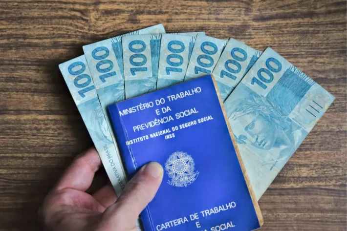 13º salário é antecipado e não será pago em novembro e dezembro