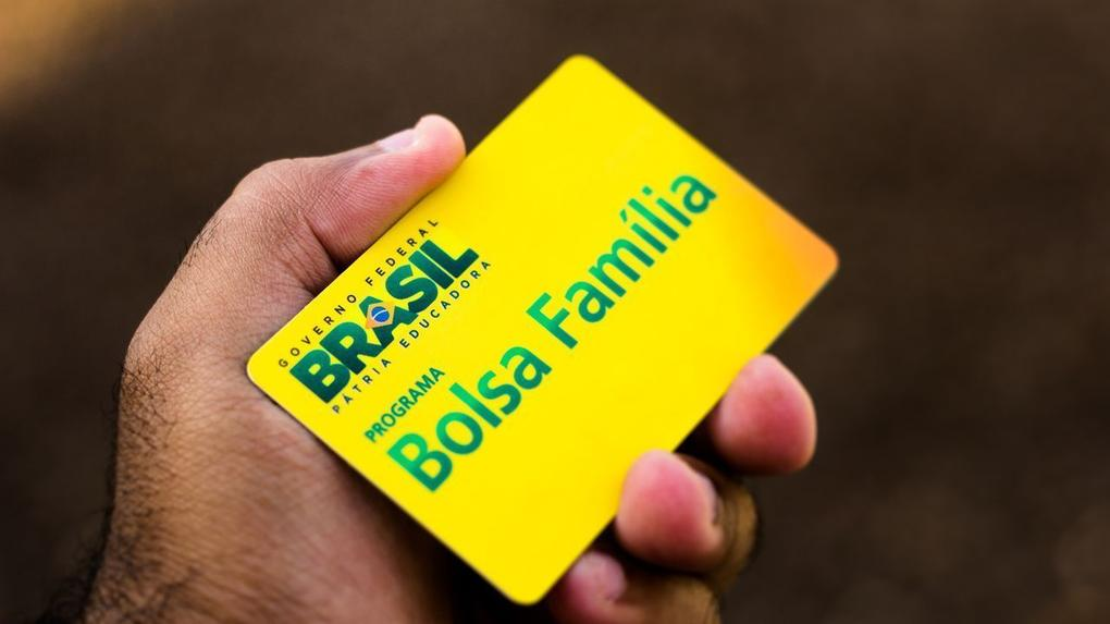 Bolsa Família 2025: entenda se o valor realmente subiu para R$ 705